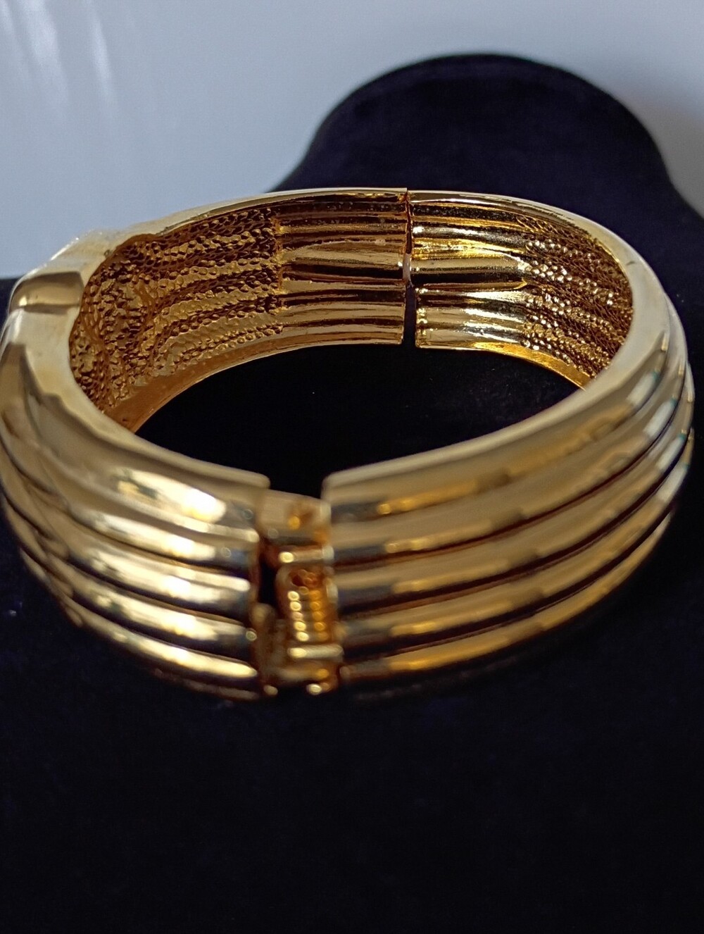 Vintage Hinge Goldtone Elephant Motif Cuff Bracelet - Picture 2 of 3
